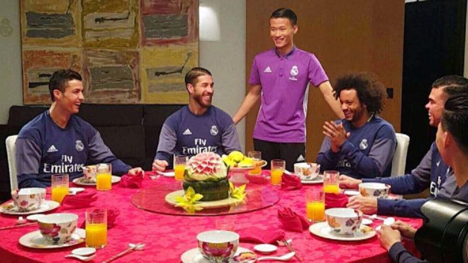 Skuat Real Madrid merayakan Tahun Baru China 2017. Copyright: &copy; Marca